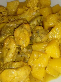 Una foto de Pollo al ajillo con patata