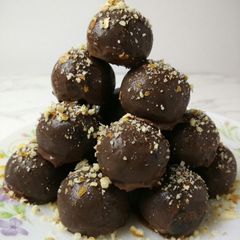 A picture of No Bake Oreo Balls.
