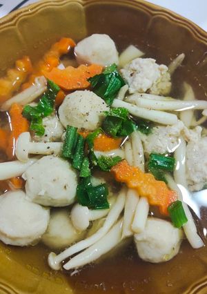 รูปของ ต้มจืดเห็ดนางรมหลวงใส่ไก่สับลูกชิ้นหมู