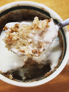 Una foto de Mug cake de cinnamon rolls