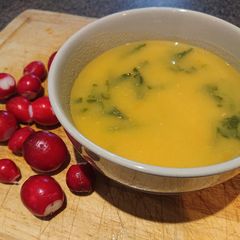 A picture of Radish Leaf Soup.