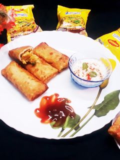 ম্যাগি স্প্রিং রোল(maggi spring roll recipe in Bengali) রেসিপির প্রধান ছবি