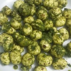 A picture of Chatpata Green Makhana.