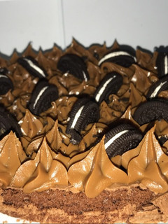 Una foto de Torta Brownie con oreo y dulce de leche