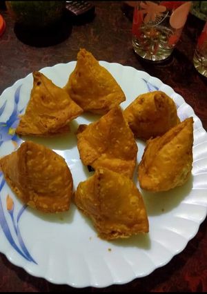 समोसा (samosa recipe in Hindi) रेसिपी मुख्य फोटो