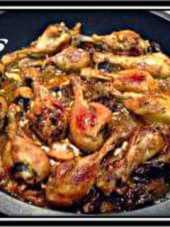 Una foto de Muslos de pollo a la catalana