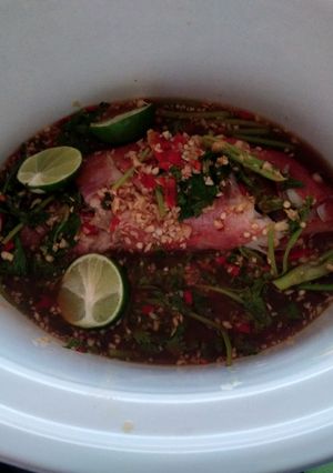 Foto resep ปลากะพงนึ่งมะนาวPlā kaphng nụ̀ng manāw