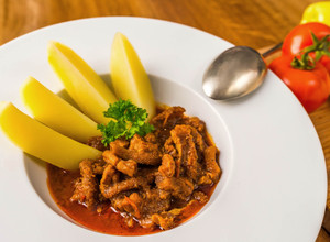 Klasszikus pacalpörkölt recept fotója