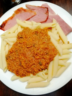 Una foto de Pennes en Salsa Boloñesa doble Tomate