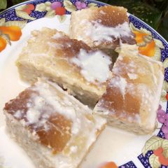 A picture of Lemon poke cake.