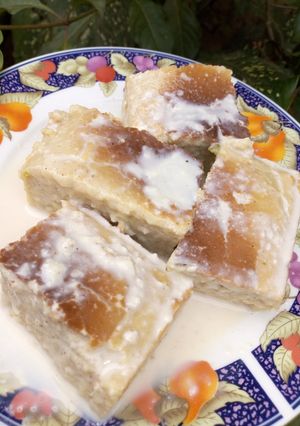 A picture of Lemon poke cake.