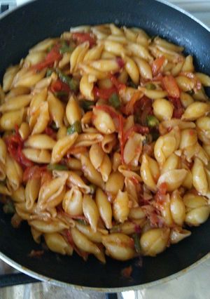 A picture of Shell pasta.