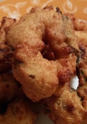 A picture of Uzhunnu vada.