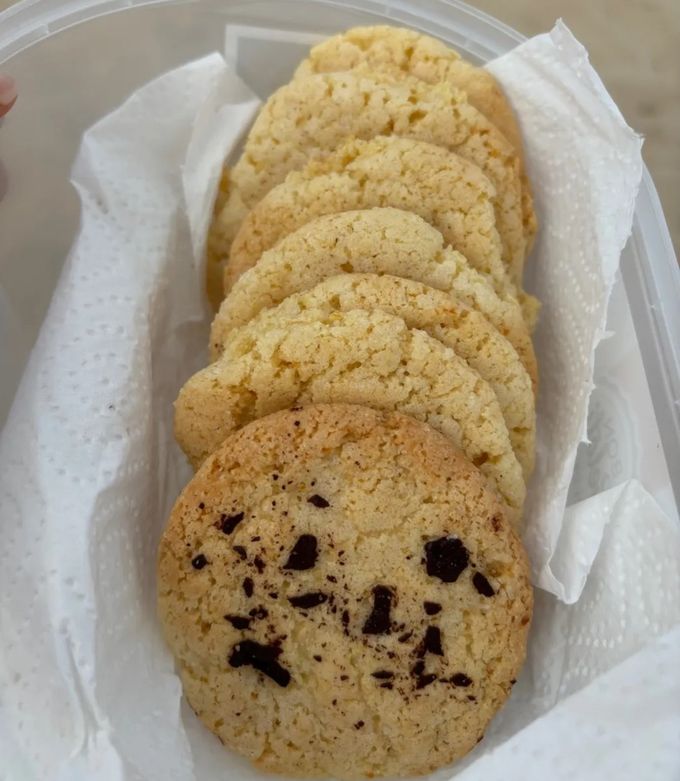 Una foto de Galletitas tipo Mielitas - (sin miel) de manteca y naranja (fácil y rápidas)