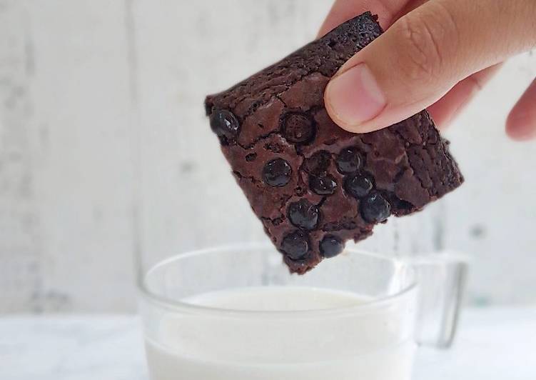 Step-by-Step Guide to Make Favorite Brownies Ketan Hitam no mixer