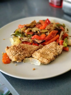 Una foto de Abadejo con salvado de avena al horno y cama de verduras