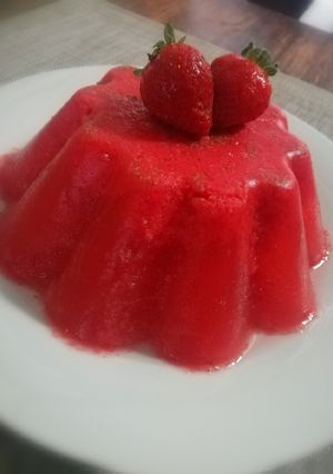 Una foto de Gelatina de fresa sin azúcar