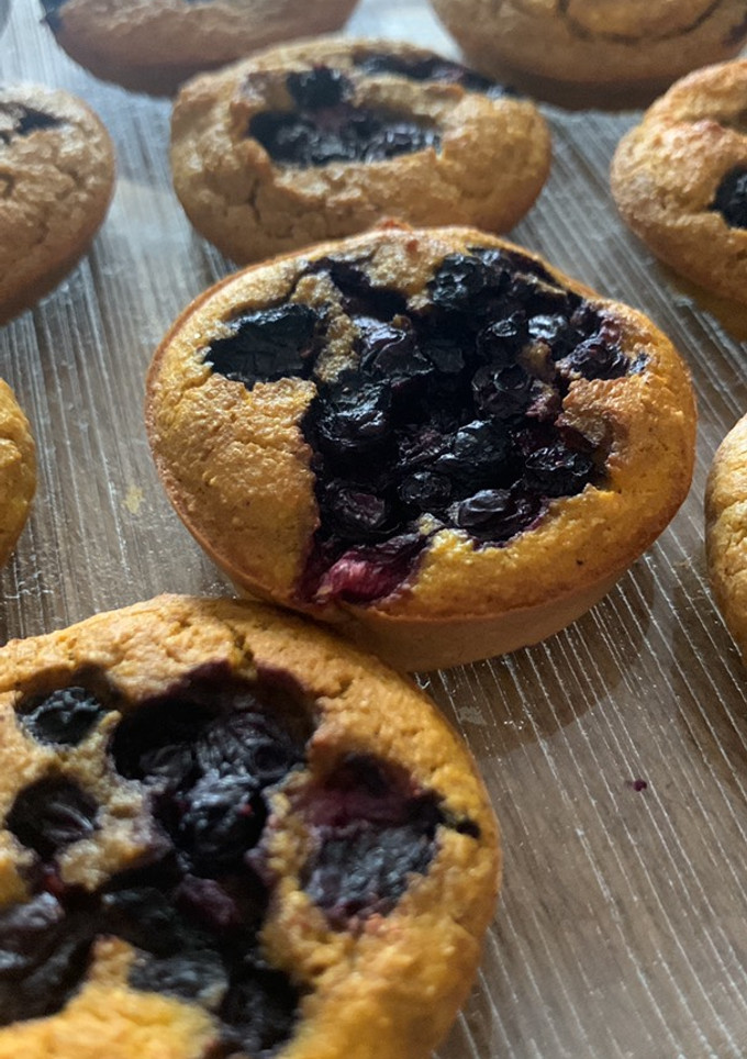Una foto de Pastelitos con arándanos, avena y zanahoria