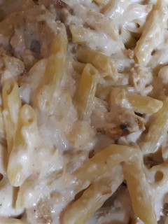 A picture of Chicken Alfredo Bake.