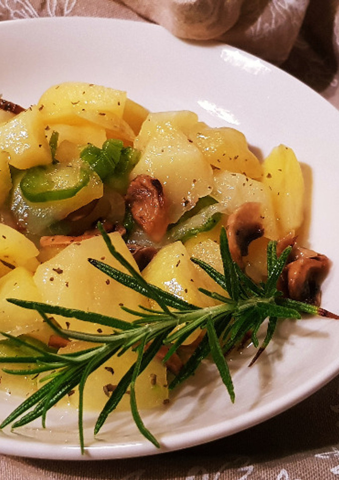 Una foto de Patatas a lo Pobre con Champiñones (en el microondas)