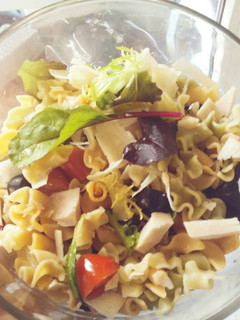 Una foto de Ensalada de pasta italiana