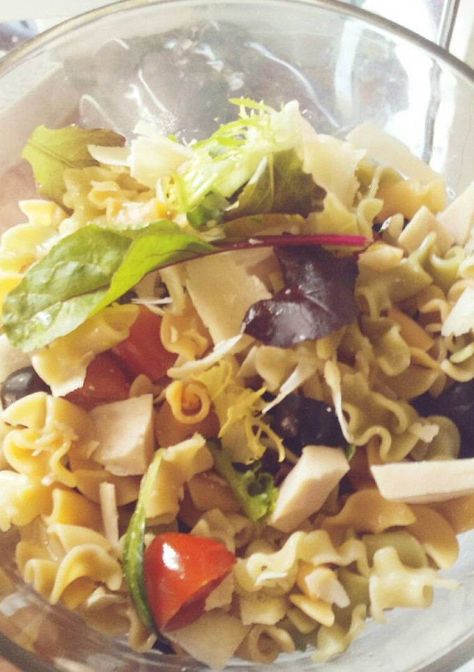 Una foto de Ensalada de pasta italiana