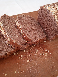 Una foto de Pan de molde integral con avena
