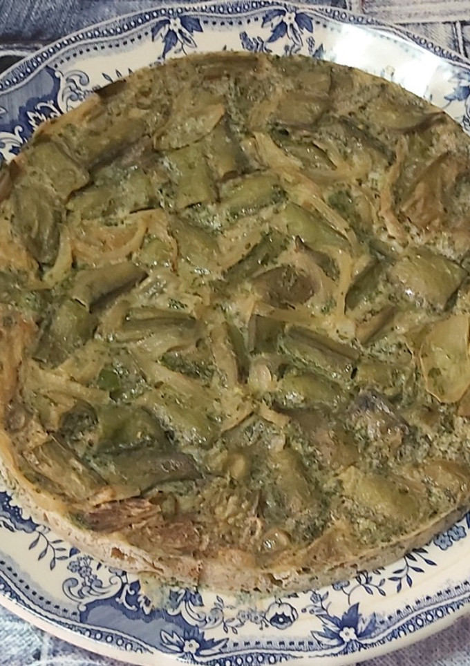 Una foto de Tortilla de habas frescas y cebolla