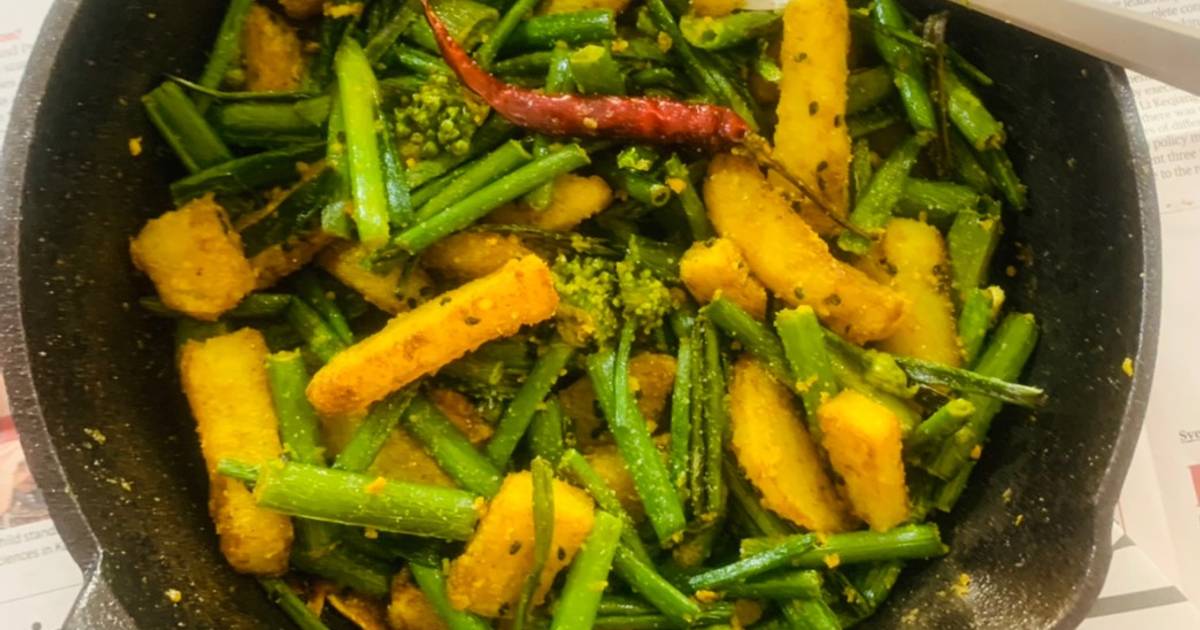 Onion stalk stir fried with Potato Recipe by Swagatika Cookpad