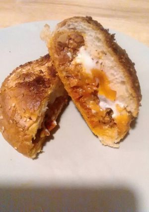 Kolbászos töltött melegszendvics recept fotója