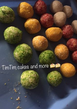 A picture of Coconut ladoo.