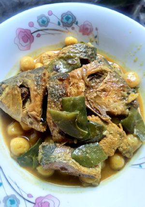 নতুন সিম ও ছোট আলু দিয়ে ইলিশ মাছ রেসিপির প্রধান ছবি