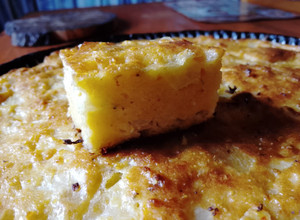 Una foto de Cuadraditos de polenta con queso 🧀 ♥️(súper fácil!!)