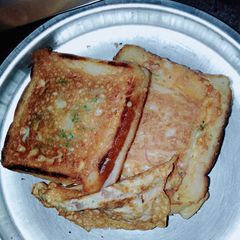 A picture of Bread Cheese omelette.