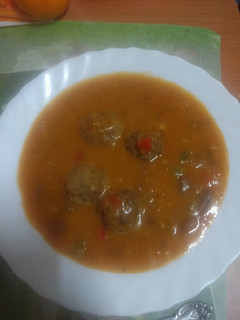 Una foto de Sopa de judías con albóndigas
