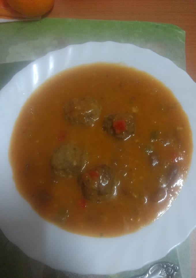 Una foto de Sopa de judías con albóndigas