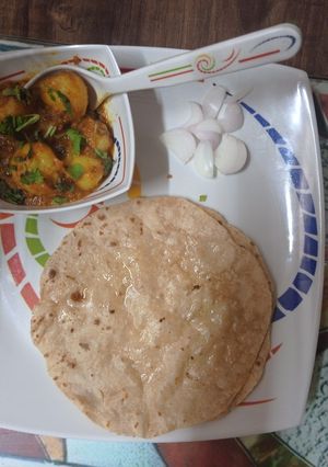 દમ આલુ (Dum Aloo Recipe In Gujarati) રેસીપી મુખ્ય ફોટો