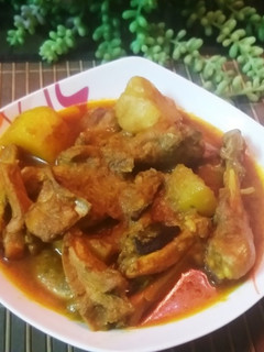 A picture of Chicken Curry in Bangladeshi Style.