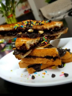 A picture of Chocolate Peanut Butter Toast.