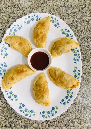 A picture of Mutton Qeema/Keema Samosa.