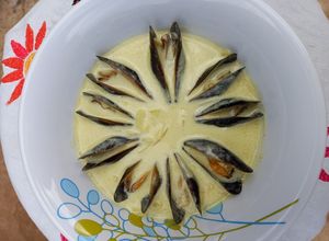 Una foto de Sopa de mejillones al azafrán