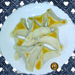 A picture of Rice Fara or steamed Rice savoury gujiya.