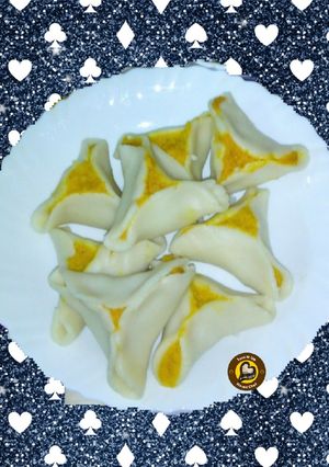 A picture of Rice Fara or steamed Rice savoury gujiya.
