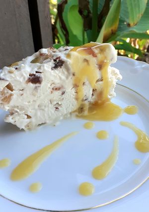 Une photo de Nougat Glacé Aux fruits secs et confits