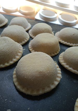 Una foto de Sorrentinos caseros de jamón y muzzarela