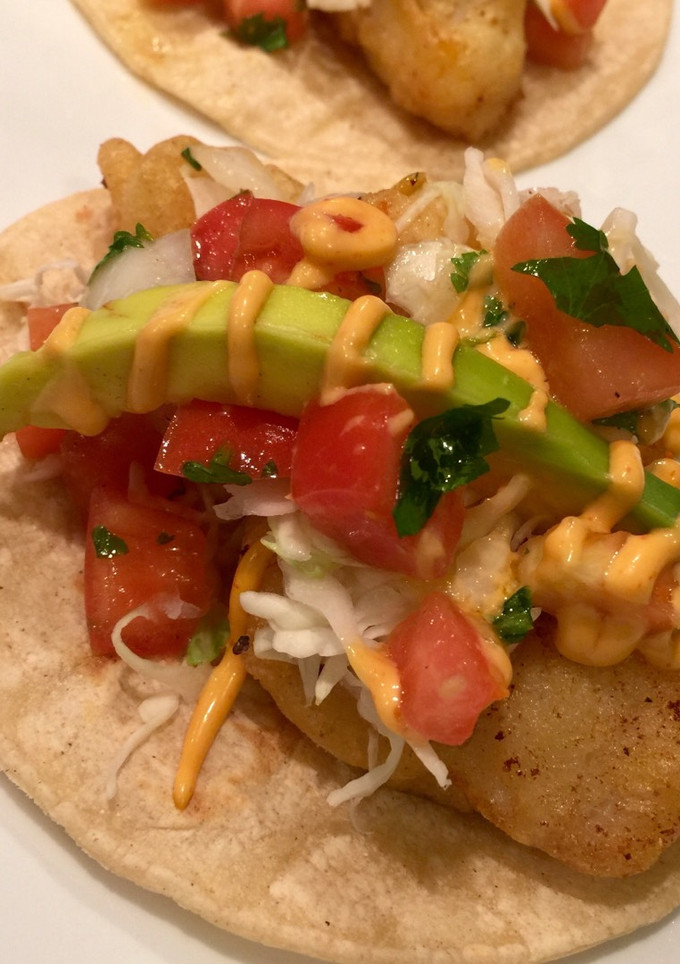 Una foto de Tacos de Pescado con Aderezo de Mayonesa Picante