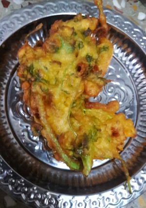 ধনিয়াপাতার পাকোরা রেসিপির প্রধান ছবি