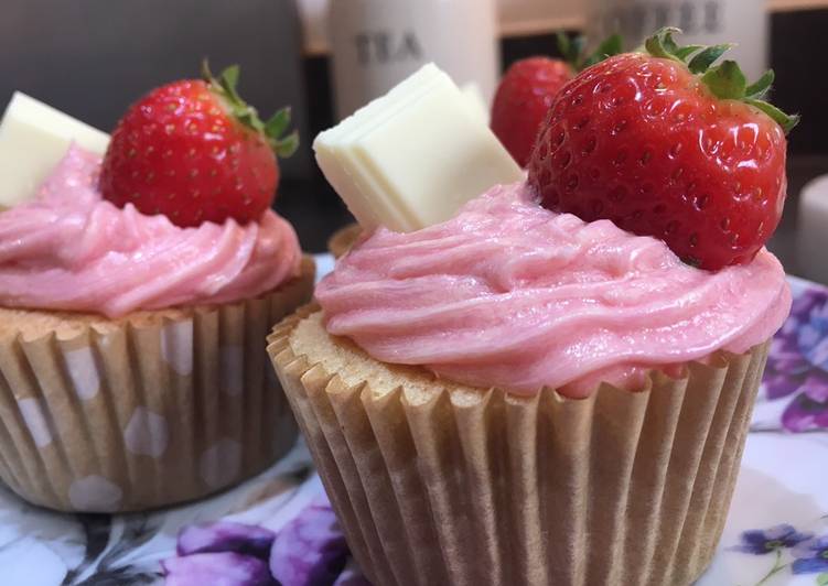 Recipe of Ultimate Strawberry cupcakes