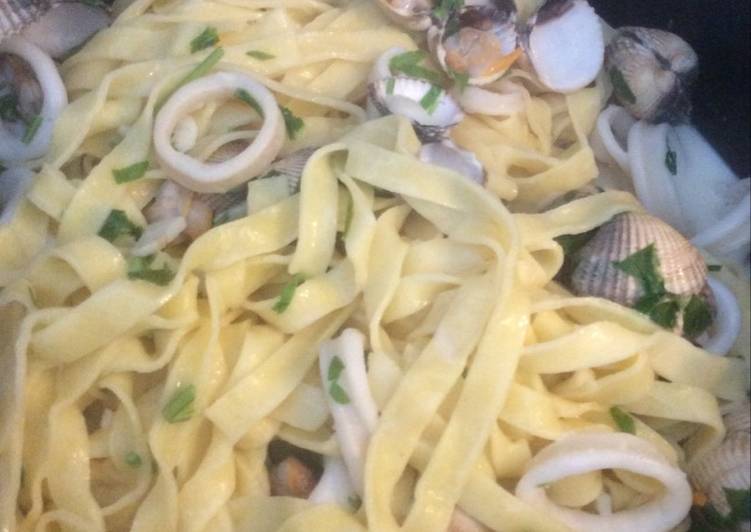 Les Meilleures Recettes de Tagliatelles fraîches aux coques et calamars