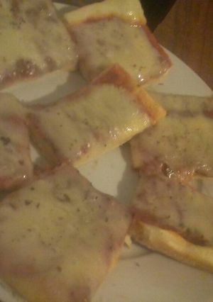 Una foto de Pizza con Mozzarella 🍕😉